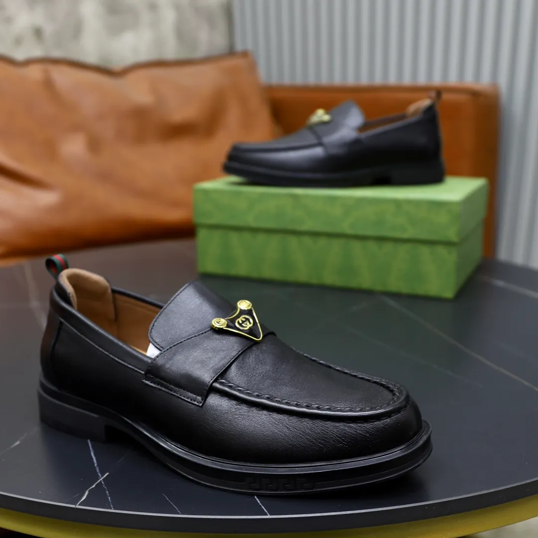 Men's shoes: 250🙅‍♂️🙅‍♂️🙅‍♂️Niuli Brand: GUCCI Size: 38-44 (45 can be customized) Level: Counter classic Material: Original soft cowhide upper Comfortable cowhide lining Original lightweight outsole Style category: Business casual footwear Driving leather shoes Color: Actual picture color